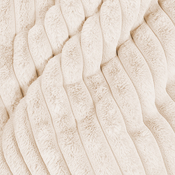 Das Slouchy Sitzsack Sofa - Ultra Plüsch Cord Creme Fabric Close-up Image