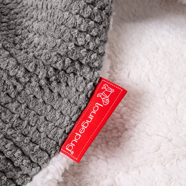 Sherpa-Decke - Pom-Pom Anthrazit Fabric Close-up Image